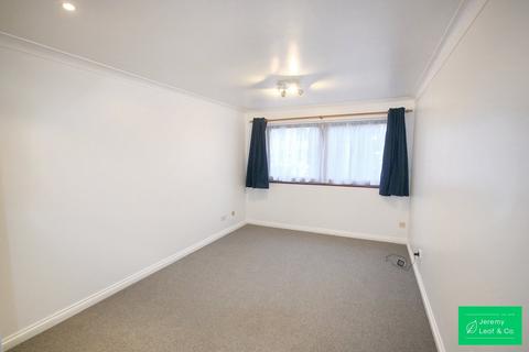 2 bedroom flat to rent, Etchingham Park Road, London, N3