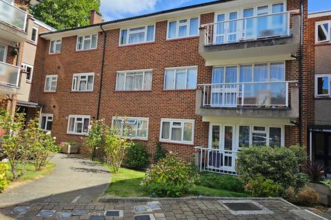 3 bedroom flat to rent, Southgate, London N21