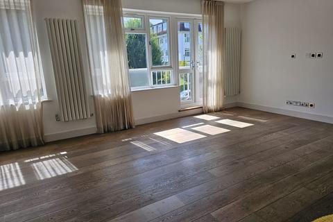 3 bedroom flat to rent, Southgate, London N21