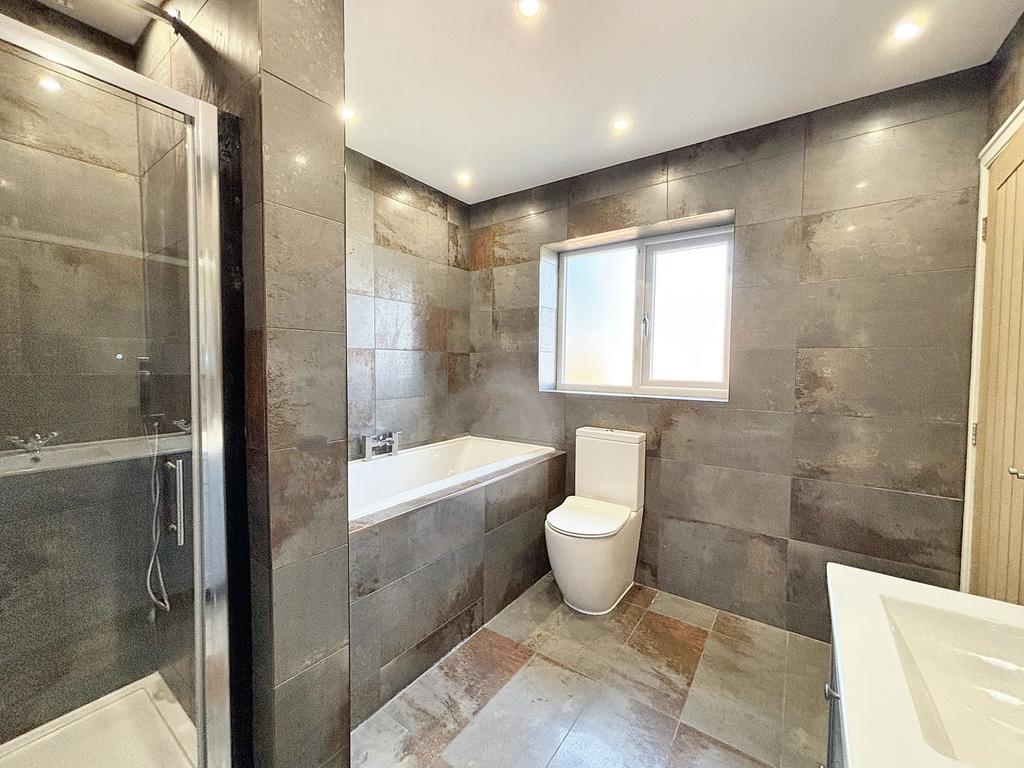 En Suite Bathroom