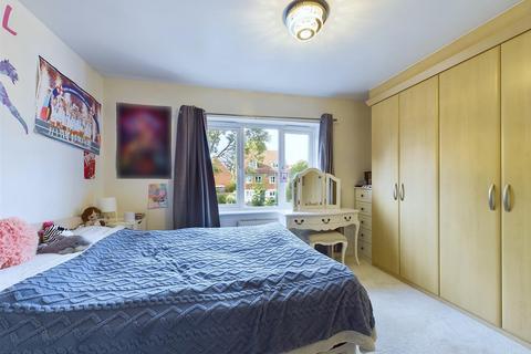 3 Halton Road, Kenley, CR8 5GN