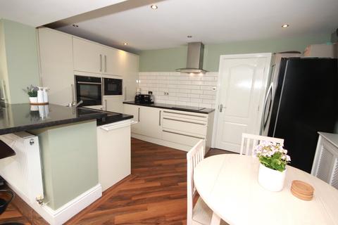 98 Manor Avenue, Burscough, Ormskirk, L40 7TU