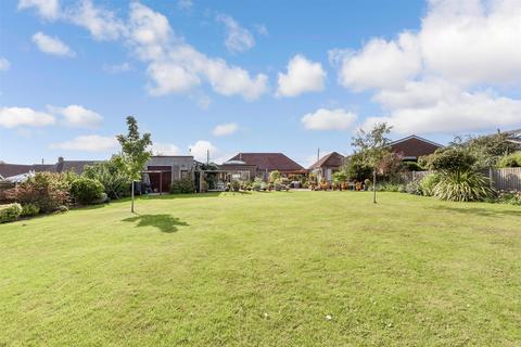 3 bedroom chalet for sale, Pinesfield Lane, Trottiscliffe, West Malling, Kent