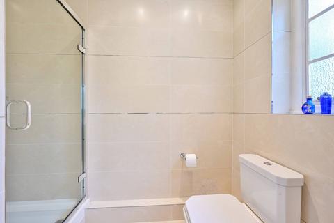 42 Roehampton Close, London, SW15 5LU