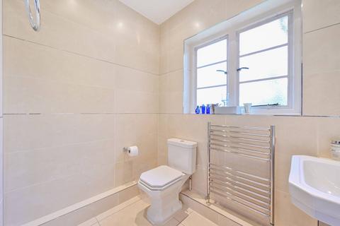 42 Roehampton Close, London, SW15 5LU