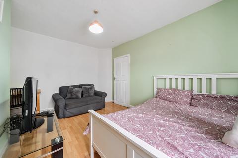 50a Greenway Gardens, Greenford, UB6 9TU