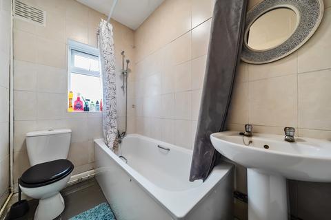 50a Greenway Gardens, Greenford, UB6 9TU