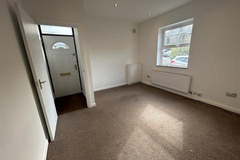 2 bedroom apartment to rent, Queen Street, Springhead, Oldham