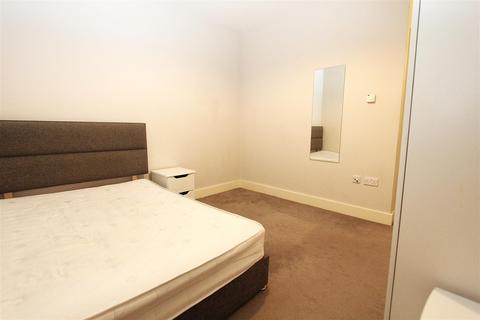 Studio to rent, Dawsons Square, Pudsey