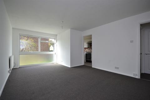 2 bedroom flat to rent, Belcroft Close Bromley BR1