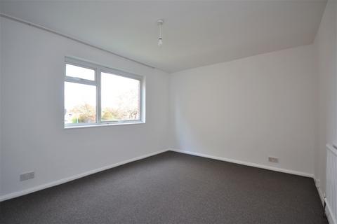 2 bedroom flat to rent, Belcroft Close Bromley BR1