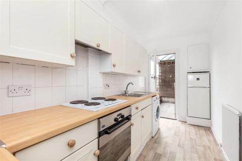 2 bedroom flat to rent, Penrhyn Crescent, East Sheen, SW14