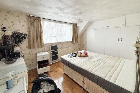 115 Denman Drive, Ashford, TW15 2AP