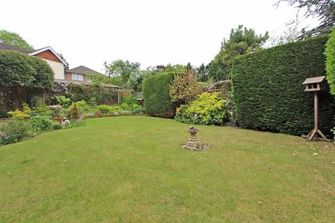 4 bedroom detached house to rent, Epsom