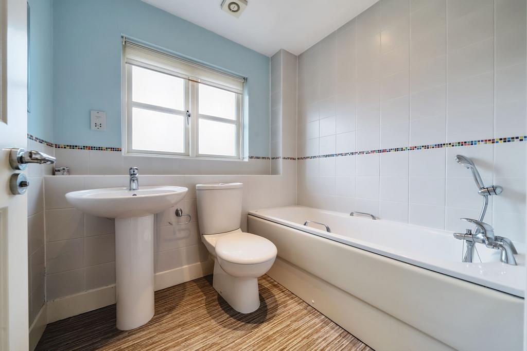 Bathroom W.C (1)