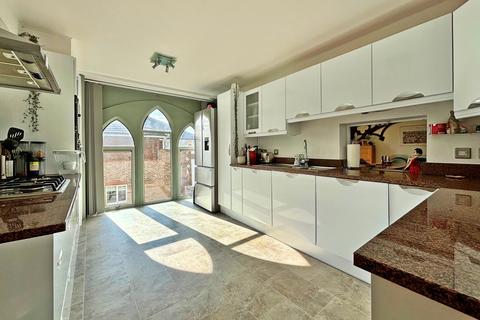 3 bedroom flat for sale, Crescent Road, Beckenham, BR3