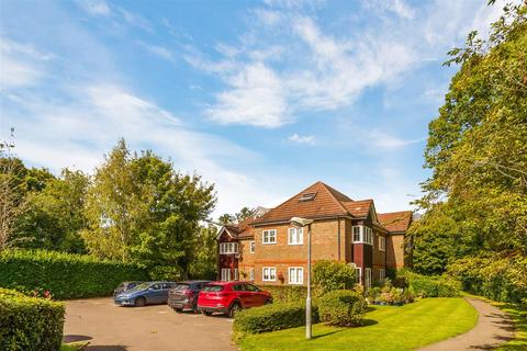 2 bedroom property for sale, Corner Farm Close, Tadworth