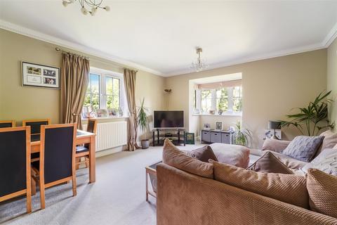 2 bedroom property for sale, Corner Farm Close, Tadworth