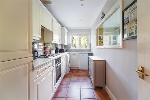 2 bedroom property for sale, Corner Farm Close, Tadworth