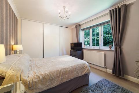 36 Corner Farm Close, Tadworth, KT20 5SJ