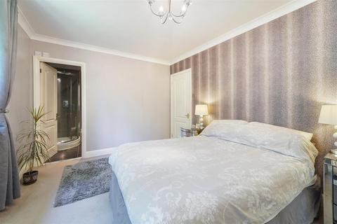36 Corner Farm Close, Tadworth, KT20 5SJ