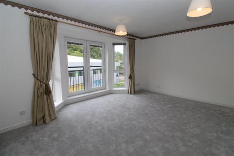 2 bedroom flat to rent, The Landings, Penarth CF64