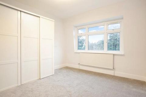 2 bedroom flat to rent, WEST HEATH DRIVE, GOLDERS GREEN, NW11