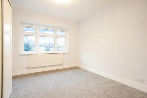 2 bedroom flat to rent, WEST HEATH DRIVE, GOLDERS GREEN, NW11