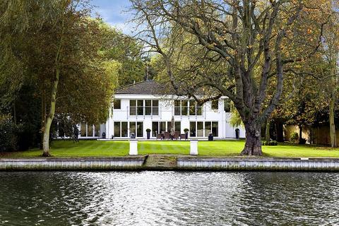 5 bedroom detached house to rent, White Lilies Island, Mill Lane, Windsor, SL4