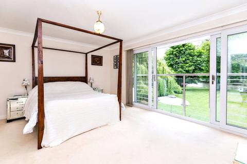 5 bedroom detached house to rent, White Lilies Island, Mill Lane, Windsor, SL4