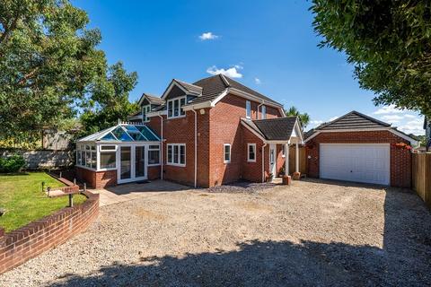 3 bedroom detached house for sale, Hamble Lane, Bursledon, Southampton, Hampshire. SO31 8EL