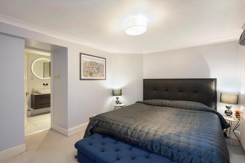 3 bedroom flat for sale, Coleherne Court, The Little Boltons, London, SW5