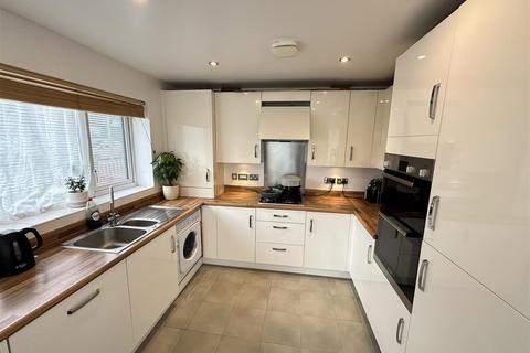 4 bedroom semi-detached house for sale, Garforth Avenue, Manchester