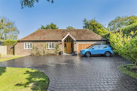 4 bedroom detached bungalow for sale, New Barn Road, New Barn