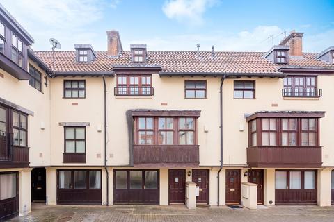 3 bedroom terraced house to rent, Bear Yard Mews, Charles Place, Hotwells