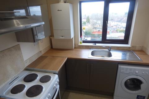 2 bedroom flat to rent, Browning Road, Luton LU4