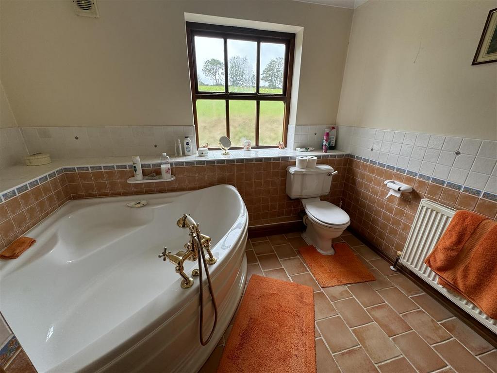 En Suite Bathroom