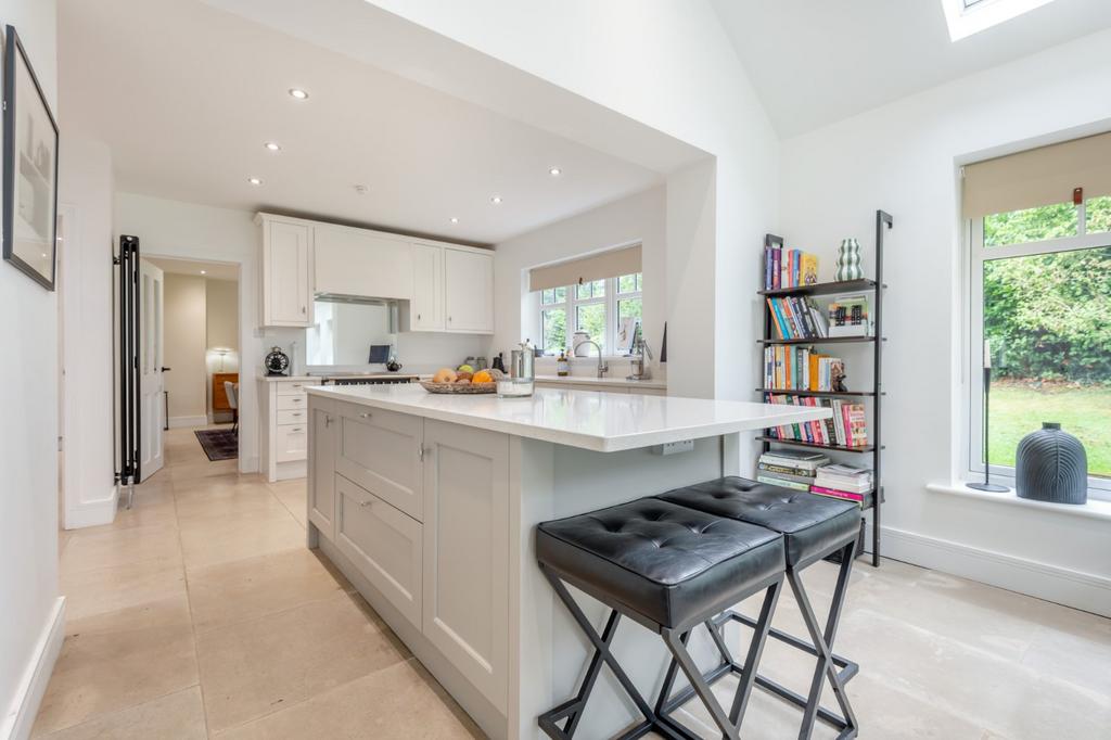 Kitchen/B'fast Room