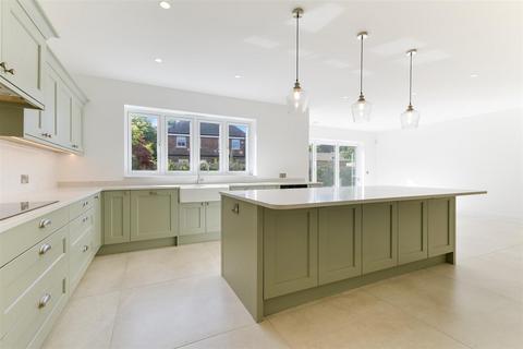 5 bedroom detached house for sale, Wonford Close, Walton On The Hill, Tadworth