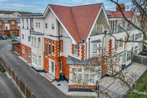 2 bedroom apartment for sale, IMPERIAL AVENUE, Westcliff-On-Sea