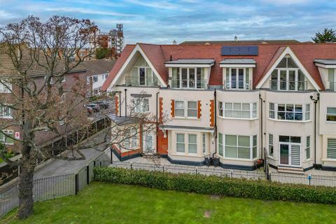 2 bedroom apartment for sale, IMPERIAL AVENUE, Westcliff-On-Sea