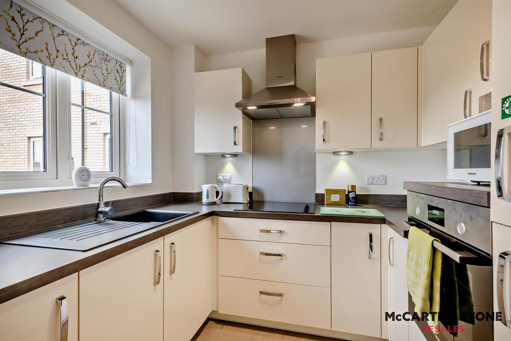 8611364-interior02-800.JPG
