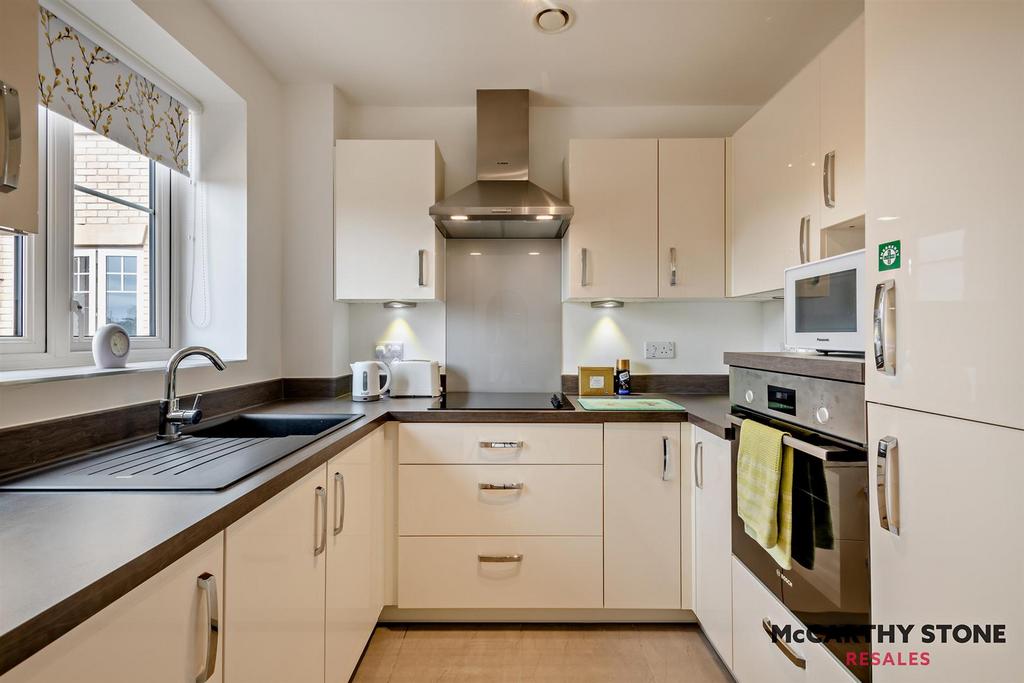 8611364-interior01-800.JPG