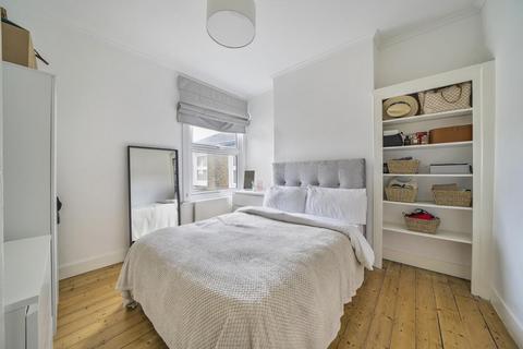 3 bedroom flat for sale, Sellincourt Road, Tooting