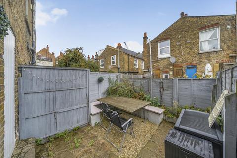 3 bedroom flat for sale, Sellincourt Road, Tooting