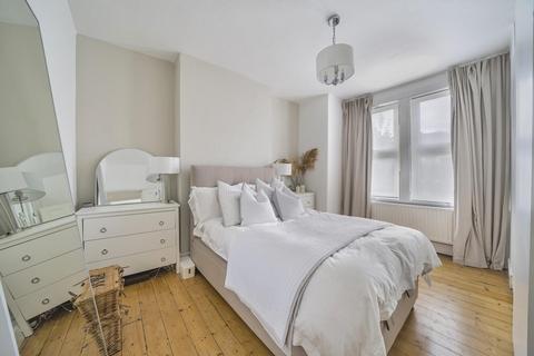 3 bedroom flat for sale, Sellincourt Road, Tooting