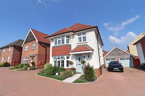 4 bedroom detached house for sale, Broomfield Way, Braintree