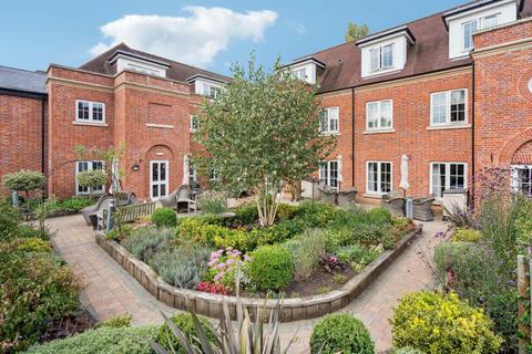 2 bedroom flat for sale, The Broadway, Old Amersham, Buckinghamshire, HP7 0HL