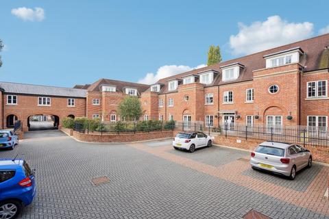 2 bedroom flat for sale, The Broadway, Old Amersham, Buckinghamshire, HP7 0HL