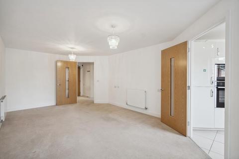 2 bedroom flat for sale, The Broadway, Old Amersham, Buckinghamshire, HP7 0HL